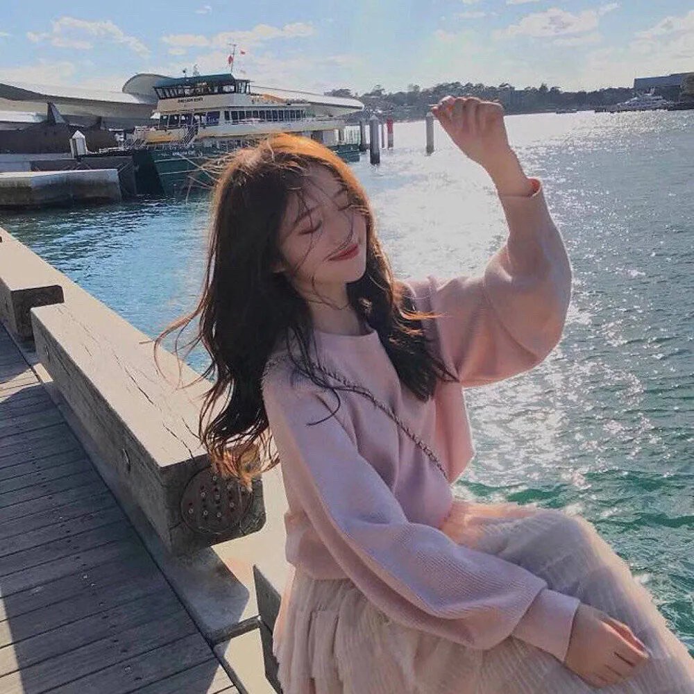 蓝天花朵